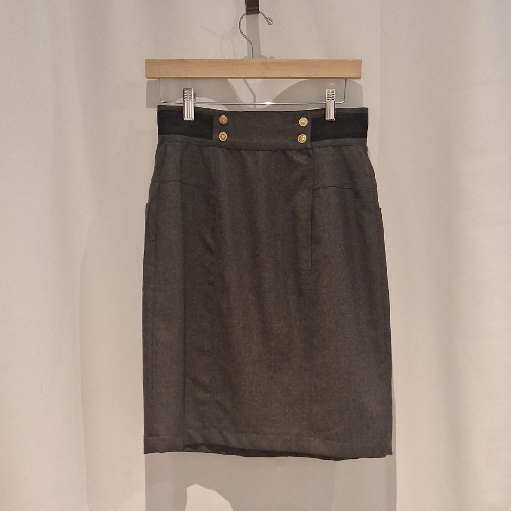 Chanel Elegant Gray Skirt with Gold Tone Clover Leaf Button Accents